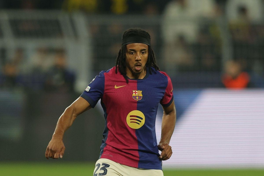 Kounde: 'Barca có trận đấu tệ hại trước Dortmund' -620907