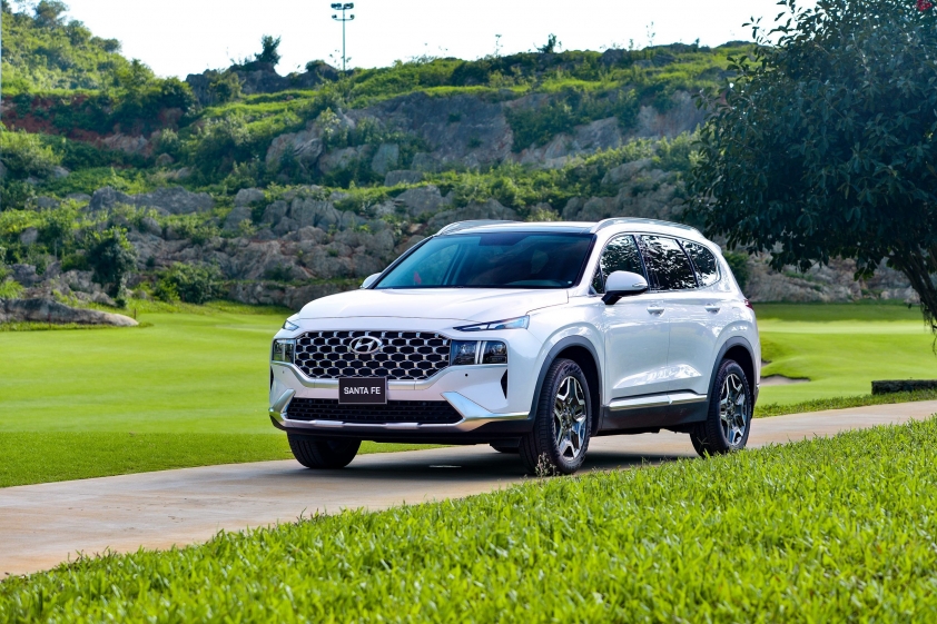 hyundai-santafe-giam-sau-toi-160-trieu-pha-suc-nong-xuong-ford-everest-02-1678241608.jpg