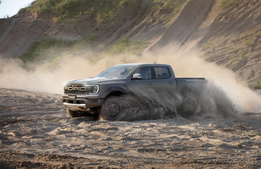 ford-ranger-raptor-2023-ra-mat-tai-viet-nam-gia-niem-yet-tu-1299-ty-dong-07-1678443805.jpg