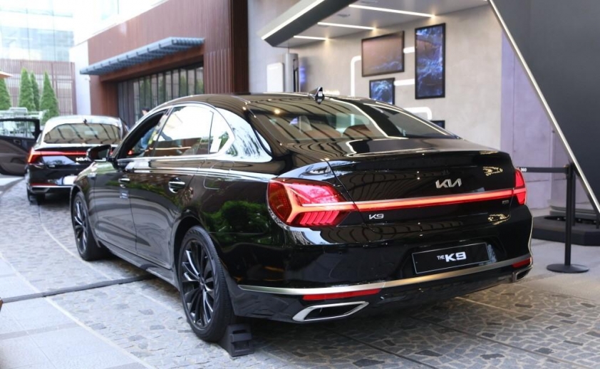 Ảnh thực tế Kia K9 vừa ra mắt thị trường, đánh dấu bước chân gia nhập phân khúc xe hạng sang 453401