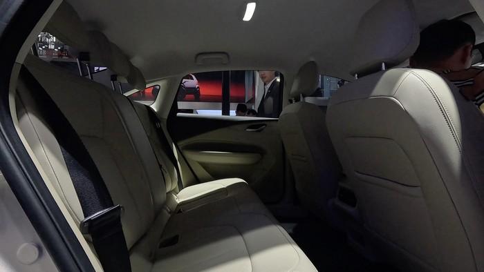 Sedan giá rẻ Wuling Starlight EV làm tâm điểm tại Triển lãm Ô tô lớn nhất Trung Quốc 2024 453423