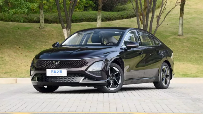 Sedan giá rẻ Wuling Starlight EV làm tâm điểm tại Triển lãm Ô tô lớn nhất Trung Quốc 2024 453425