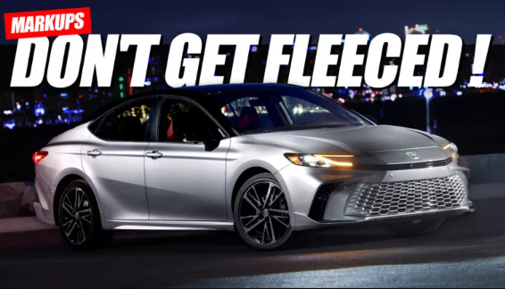 Toyota Camry 2025 bán kèm lạc tới 5.000 USD 477944