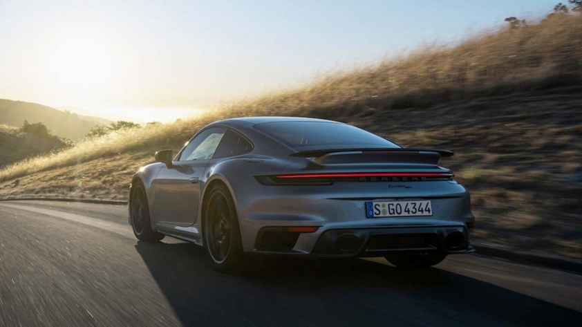 Porsche kỷ niệm 50 năm ra đời 911 Turbo với phiên bản đặc biệt, giới hạn số lượng 1.974 chiếc 516980