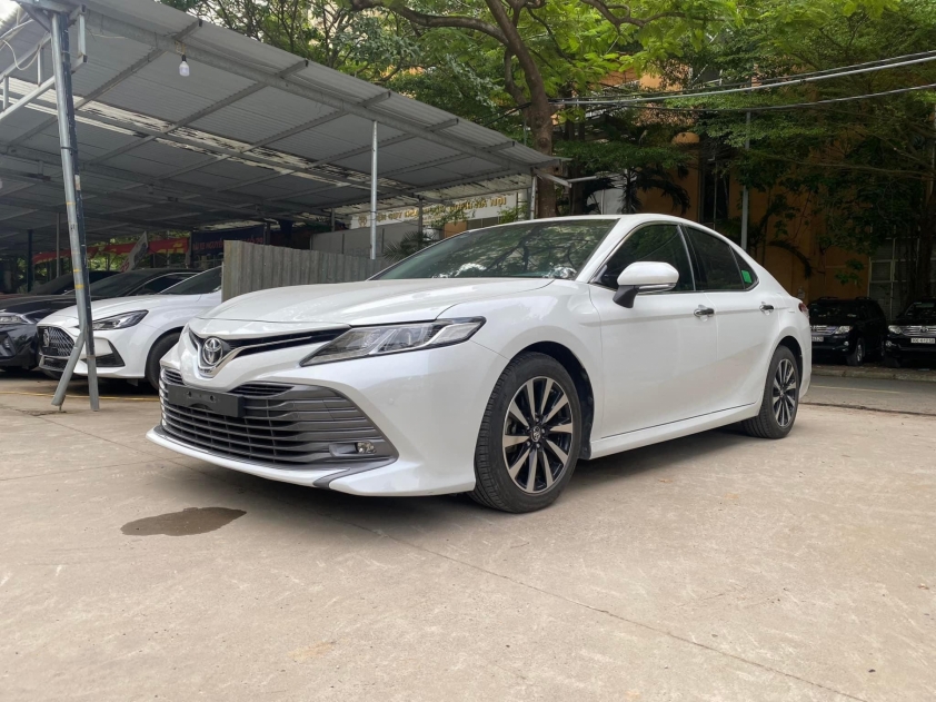 Toyota Camry 2019 rao bán ngang ngửa đàn em Yaris Cross sau 5 năm lăn bánh 518956