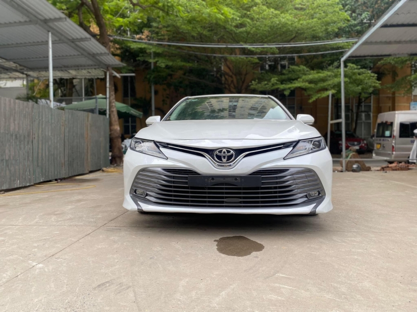 Toyota Camry 2019 rao bán ngang ngửa đàn em Yaris Cross sau 5 năm lăn bánh 518959