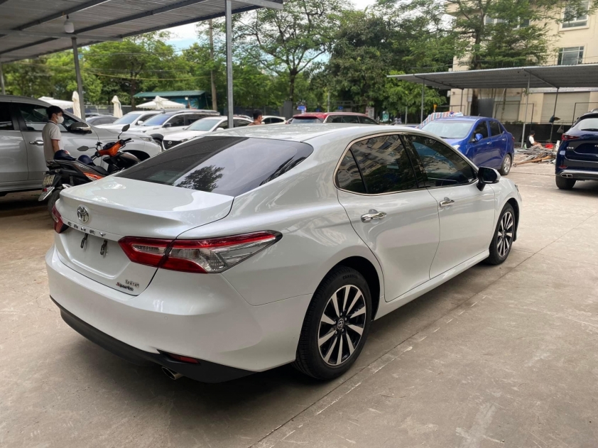 Toyota Camry 2019 rao bán ngang ngửa đàn em Yaris Cross sau 5 năm lăn bánh 518962