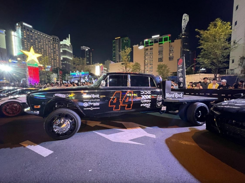 Chiêm ngưỡng 4 siêu xe với kiểu dáng độc lạ hội tụ tại Gumball 3000 528336