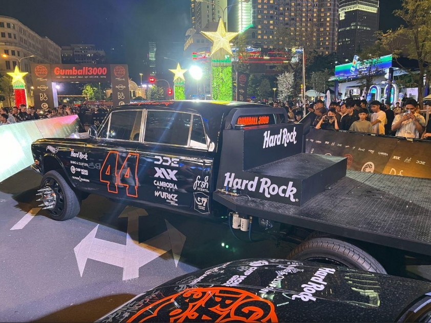 Chiêm ngưỡng 4 siêu xe với kiểu dáng độc lạ hội tụ tại Gumball 3000 528338
