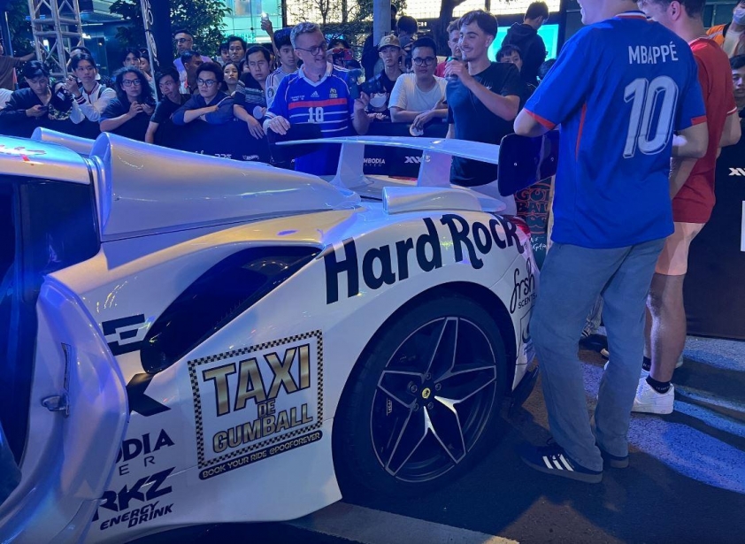 Chiêm ngưỡng 4 siêu xe với kiểu dáng độc lạ hội tụ tại Gumball 3000 528343