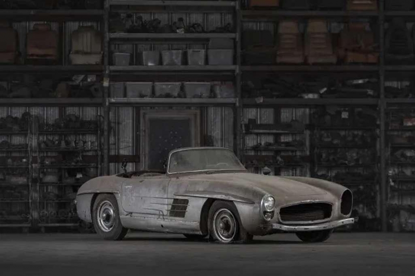 Cận cảnh chiếc Mercedes-Benz 300 SL Roadster