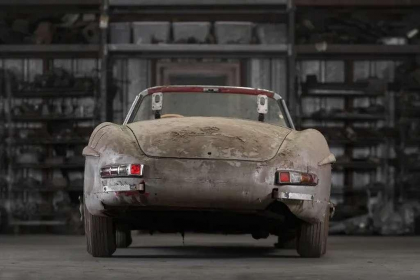 Cận cảnh chiếc Mercedes-Benz 300 SL Roadster