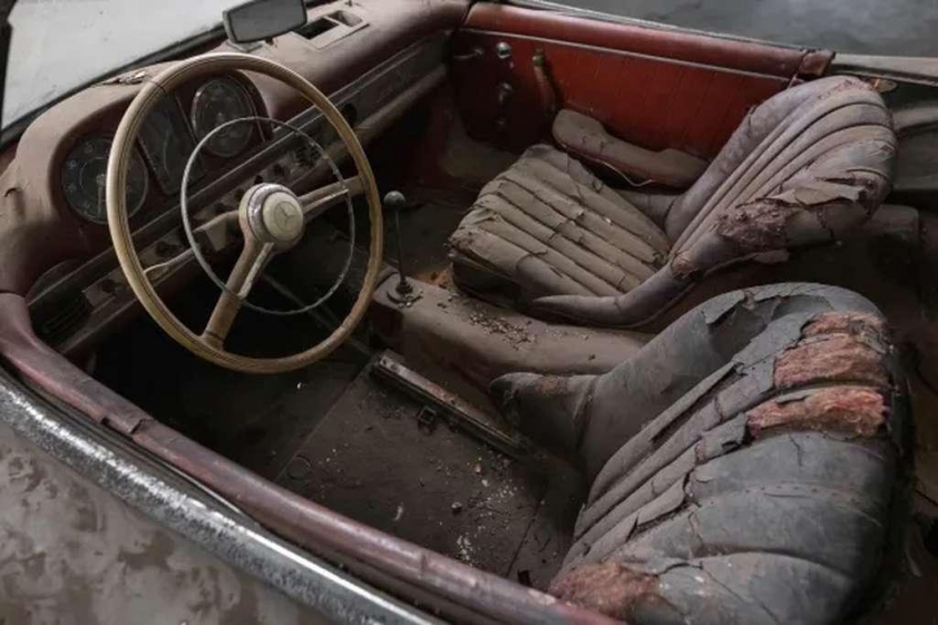Cận cảnh chiếc Mercedes-Benz 300 SL Roadster