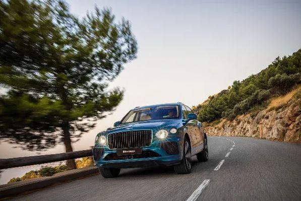 Bentley Bentayga EWB Azure Riviera Collection - SUV hạng sang mang đẳng cấp châu Âu 533694