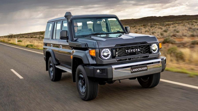 Toyota Land Cruiser J70: Huyền thoại SUV địa hình với nâng cấp hộp số sàn 5 cấp 567499