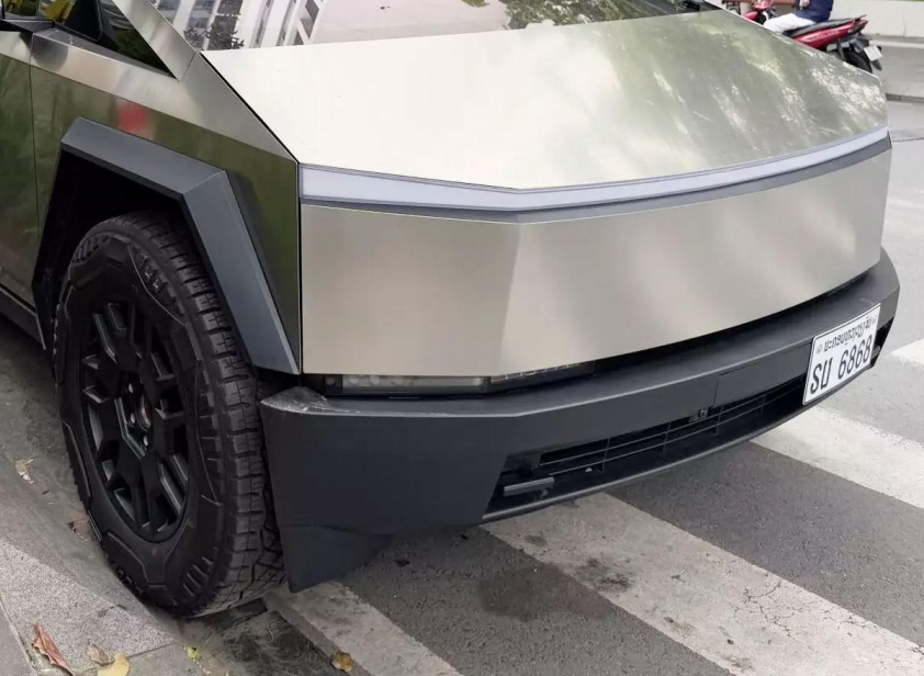 Tesla Cybertruck gây chú ý khi xuất hiện tại Thành phố Hồ Chí Minh với biển số đặc biệt 567839