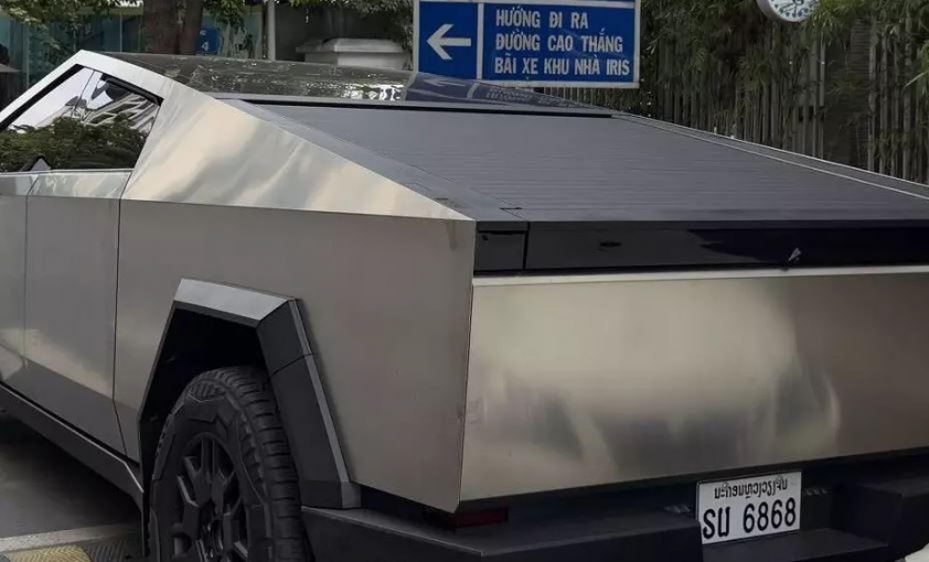 Tesla Cybertruck gây chú ý khi xuất hiện tại Thành phố Hồ Chí Minh với biển số đặc biệt 567840