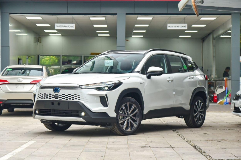 Loạt xe hybrid bùng nổ tại thị trường Việt 2024 573681