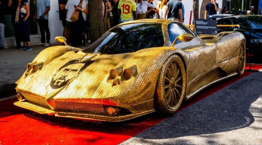 Mục sở thị Pagani Zonda từ đồng xu vàng với điểm nhấn Messi trên nắp capo 575480