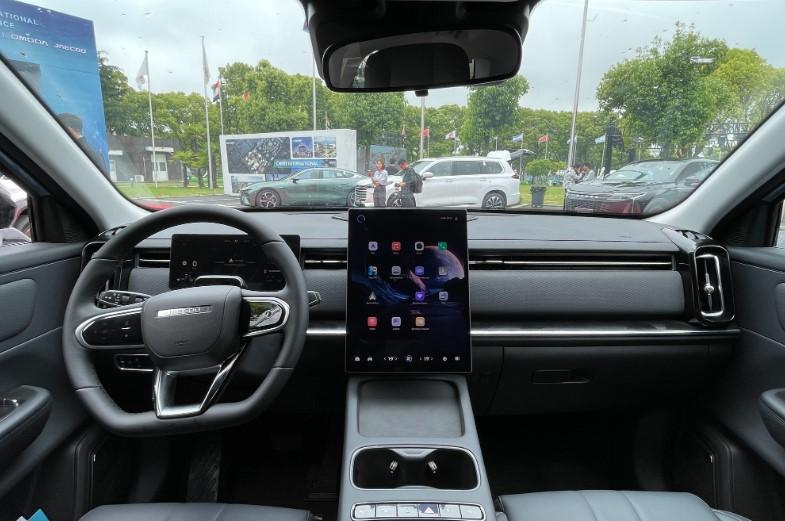 So kè Toyota Corolla Cross HEV và Jaecoo J7 PHEV: Cuộc đua trong phân khúc SUV Hybrid 583816