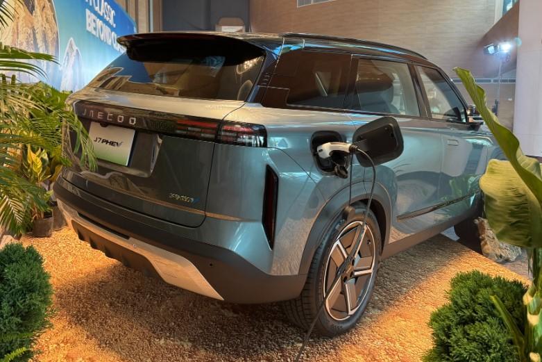 So kè Toyota Corolla Cross HEV và Jaecoo J7 PHEV: Cuộc đua trong phân khúc SUV Hybrid 583818