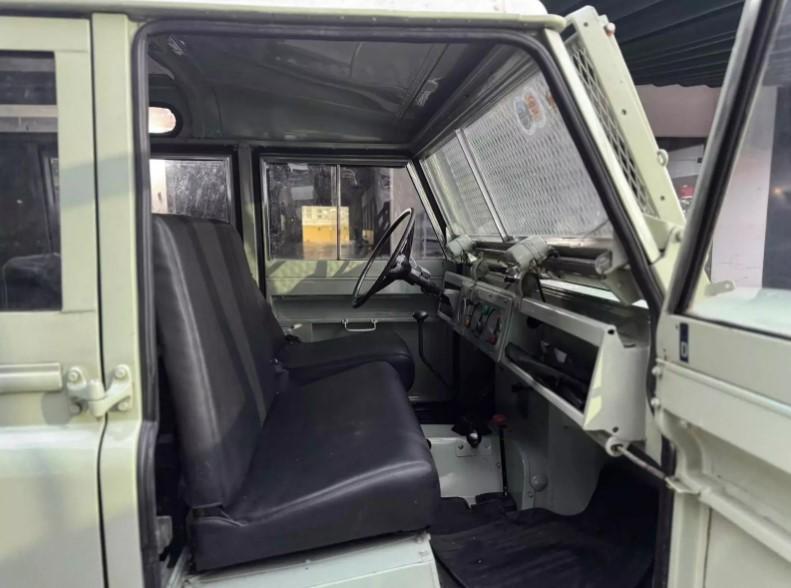 Land Rover Defender Series II đời 1975: Giá hơn 2,2 tỷ đồng, vượt qua Mercedes-Benz GLC đời mới 584805