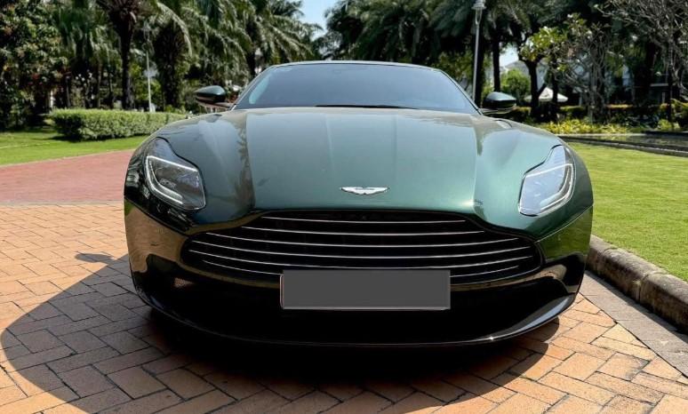 Lăn bánh 1.300 km, Aston Martin DB11 2022
