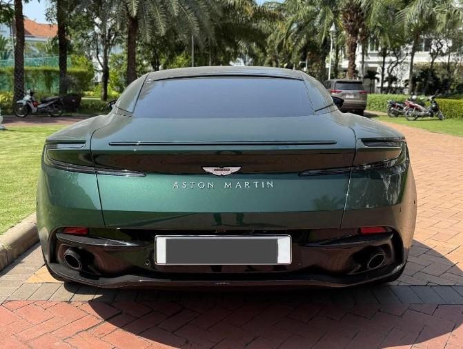 Lăn bánh 1.300 km, Aston Martin DB11 2022