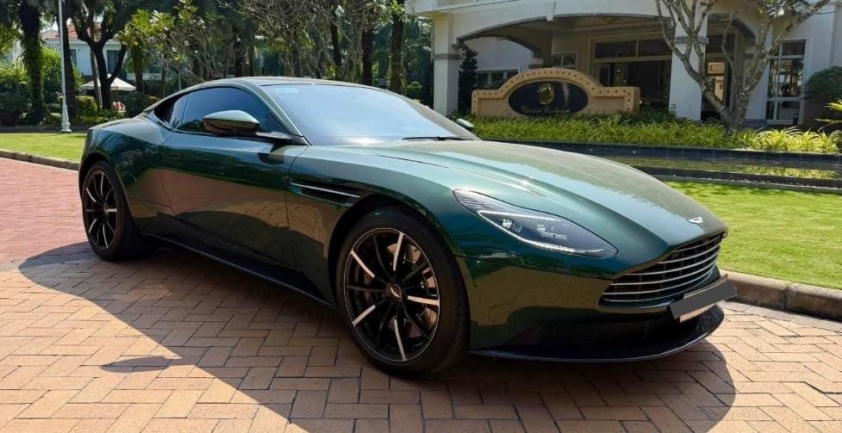 Lăn bánh 1.300 km, Aston Martin DB11 2022