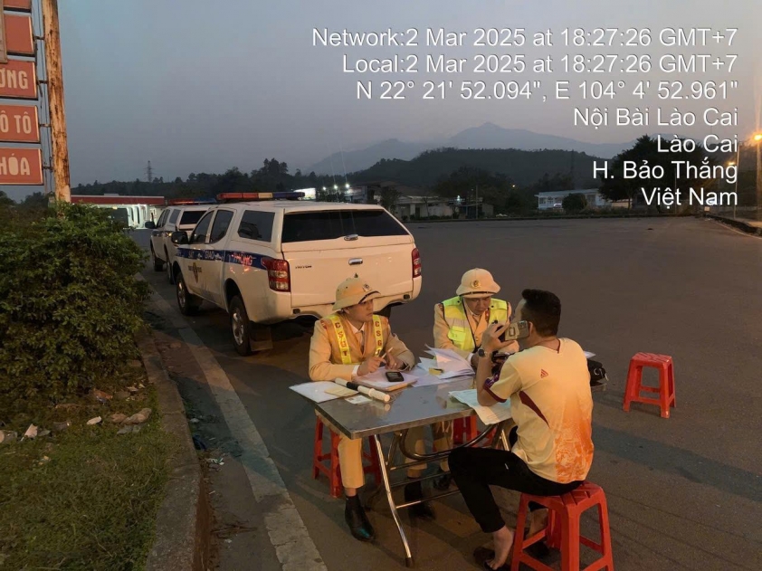 Không bằng lái xe, tài xế chở 25 hành khách đi ngược chiều trên cao tốc bị xử phạt bao nhiêu tiền? 599570