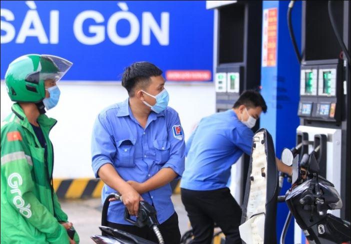 Giá xăng, dầu ngày 13/3 tiếp tục giảm, chạm đáy thấp nhất trong 3 năm qua 604423