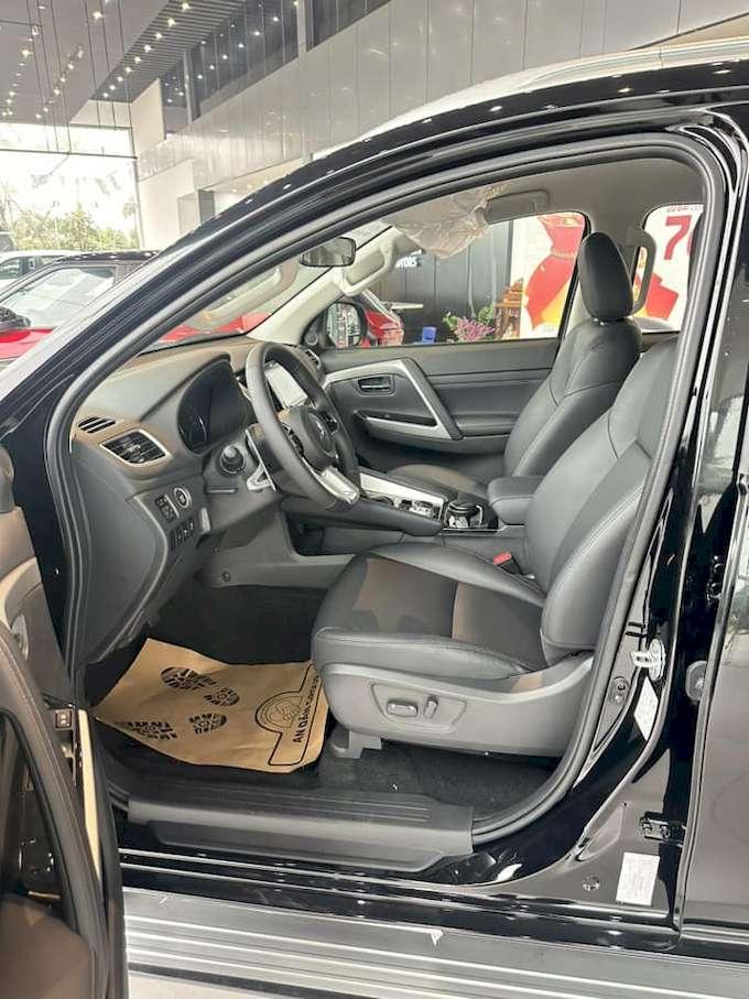 Mitsubishi Pajero Sport bản máy xăng mở bán với số lượng nhỏ giọt, cắt giảm trang bị quan trọng 604648