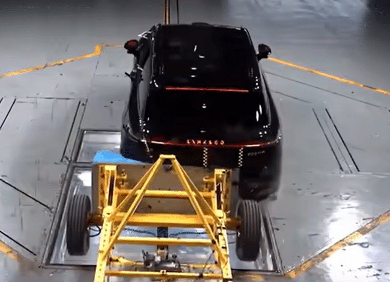 SUV hybrid Lynk & Co 900 vượt qua bài kiểm tra an toàn khắc nghiệt trên sóng livestream 607621