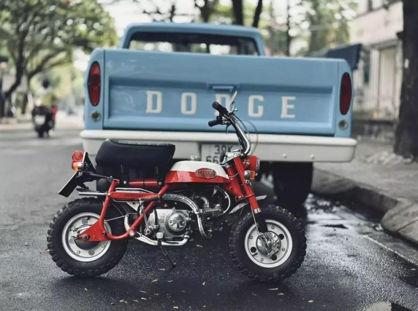 Dodge D100 – Biểu tượng xe bán tải cổ điển xuất hiện tại Việt Nam 608172