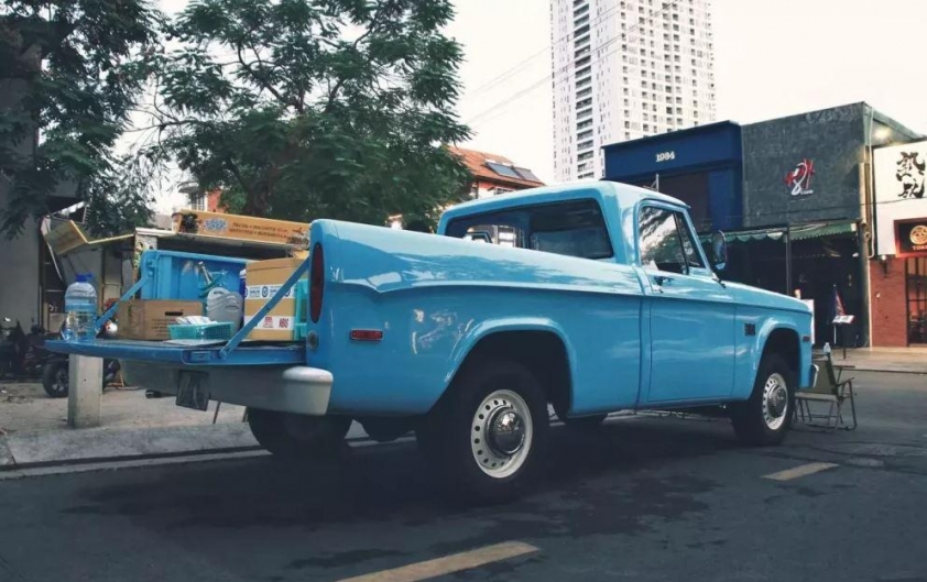 Dodge D100 – Biểu tượng xe bán tải cổ điển xuất hiện tại Việt Nam 608170