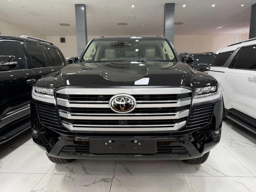 Toyota Land Cruiser 2025 cập bến Việt Nam với giá bán tăng cao 613931