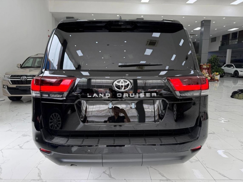 Toyota Land Cruiser 2025 cập bến Việt Nam với giá bán tăng cao 613946