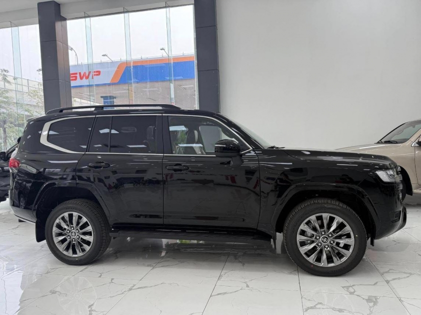 Toyota Land Cruiser 2025 cập bến Việt Nam với giá bán tăng cao 613937