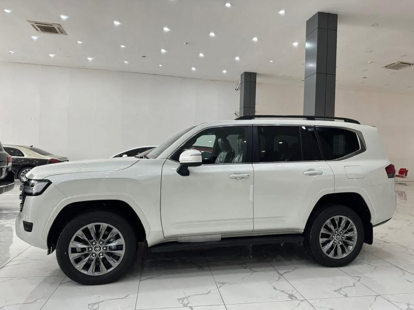 Toyota Land Cruiser 2025 cập bến Việt Nam với giá bán tăng cao 613945