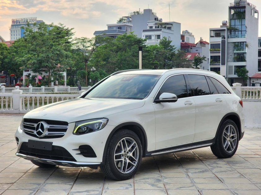 Mercedes-Benz GLC 300 4MATIC 2017: Có đáng mua ở mức giá 1 tỷ đồng sau 8 năm sử dụng? 616224