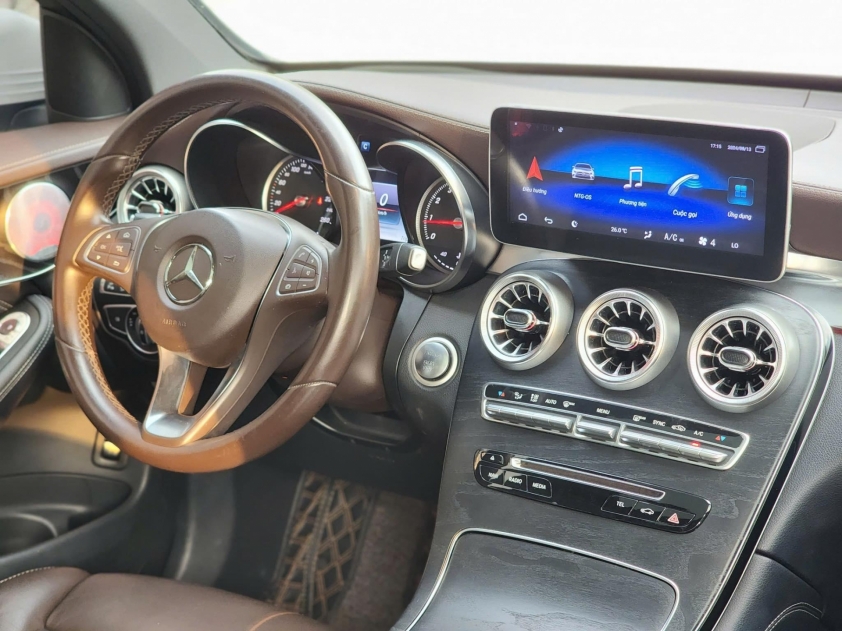 Mercedes-Benz GLC 300 4MATIC 2017: Có đáng mua ở mức giá 1 tỷ đồng sau 8 năm sử dụng? 616227