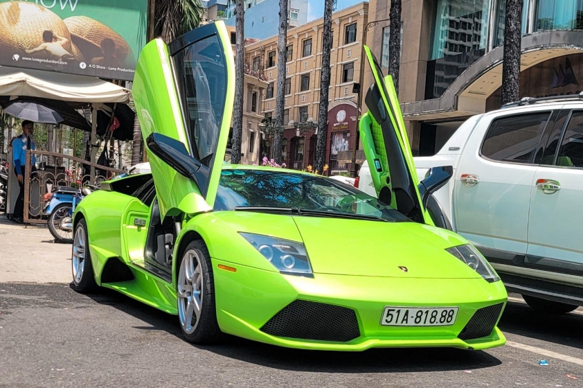 Siêu xe Lamborghini Murcielago xanh cốm độc nhất Việt Nam bất ngờ tái xuất tại TP.HCM 618255