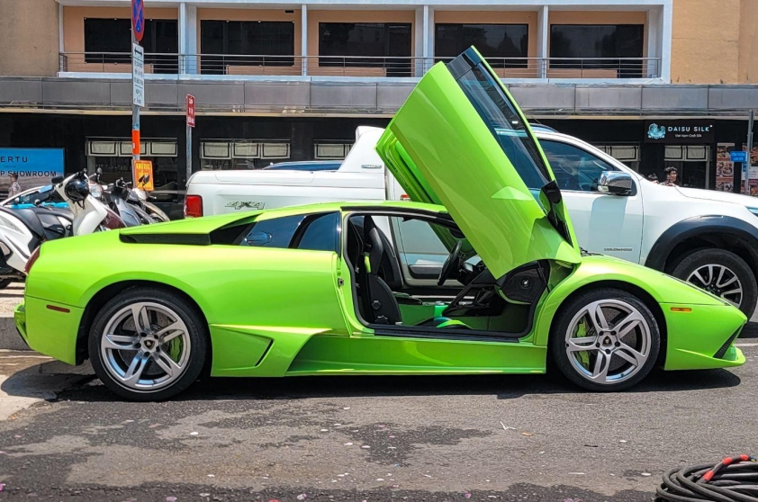 Siêu xe Lamborghini Murcielago xanh cốm độc nhất Việt Nam bất ngờ tái xuất tại TP.HCM 618254
