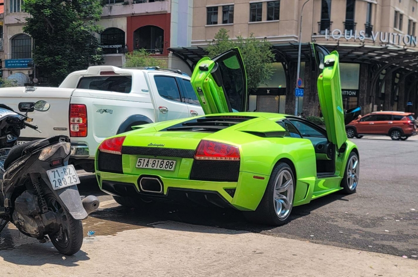 Siêu xe Lamborghini Murcielago xanh cốm độc nhất Việt Nam bất ngờ tái xuất tại TP.HCM 618256
