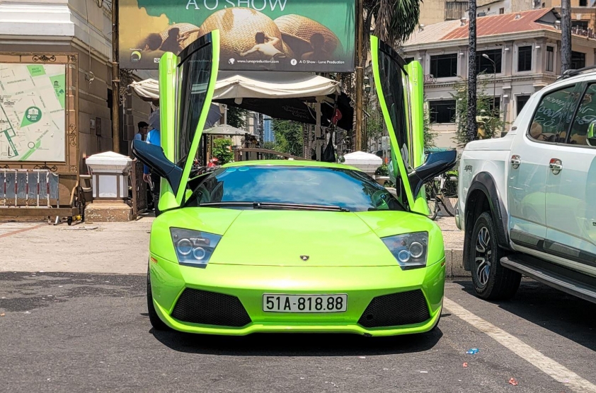 Siêu xe Lamborghini Murcielago xanh cốm độc nhất Việt Nam bất ngờ tái xuất tại TP.HCM 618253