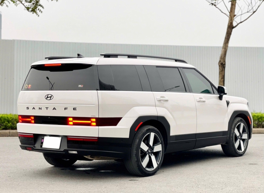 Mới lăn bánh 12.000 km, Hyundai SantaFe 2024 đời mới đã lên sàn xe cũ với giá bất ngờ 619281