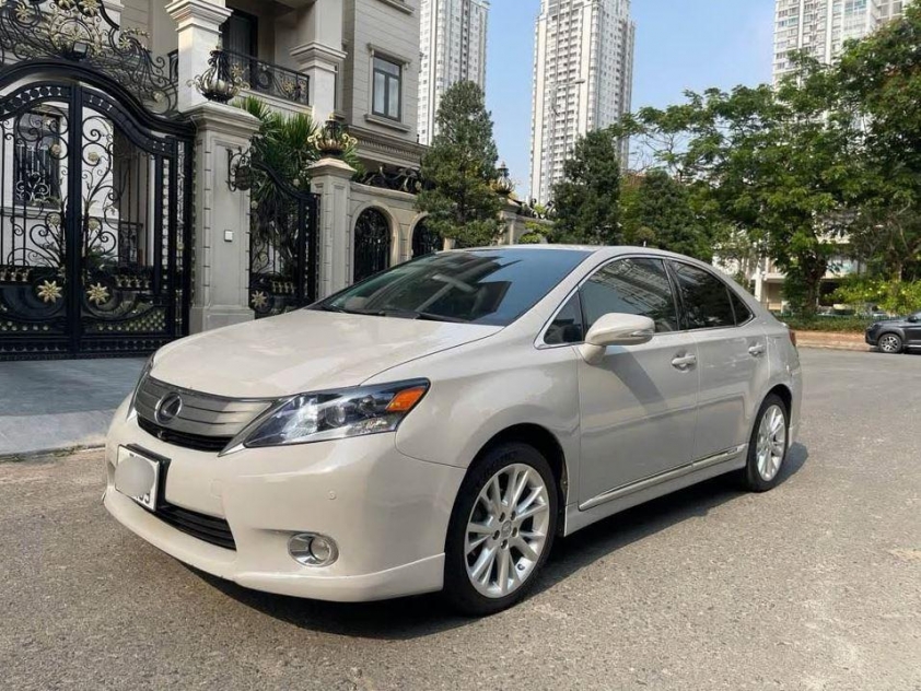 Lexus HS 250h tái xuất trên thị trường xe cũ Việt Nam: Hàng hiếm với giá ngang sedan phổ thông 619985