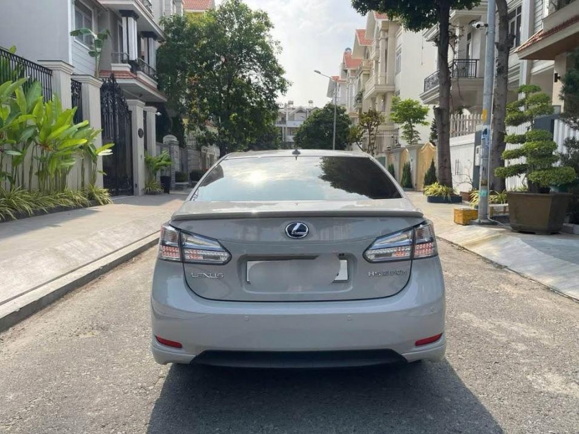Lexus HS 250h tái xuất trên thị trường xe cũ Việt Nam: Hàng hiếm với giá ngang sedan phổ thông 619991