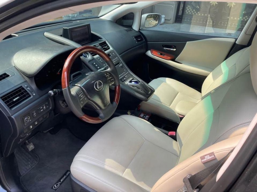 Lexus HS 250h tái xuất trên thị trường xe cũ Việt Nam: Hàng hiếm với giá ngang sedan phổ thông 619988