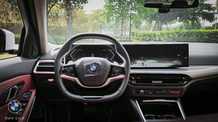 BMW 3 Series 2025 cập bến Việt Nam: Giá từ 1,549 tỷ, vô lăng kiểu mới, thêm trang bị đấu Mercedes C-Class! 622227